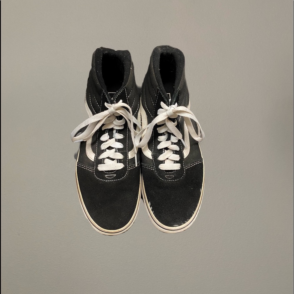 Vans. Black ward hi.